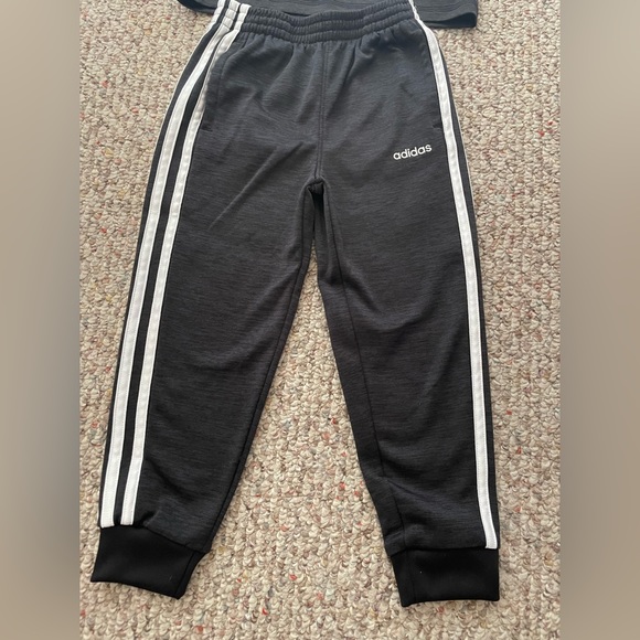 Two piece Adidas Set Size 4/5 - Picture 2 of 4